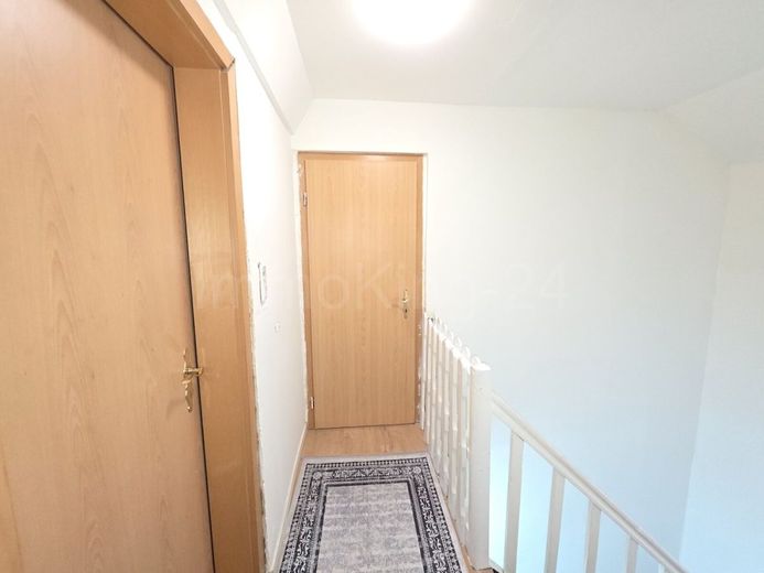 ++ SOLIDES EINFAMILIENHAUS + VIELE MODERNISIERUNGEN + ÜBERDACHTE TERRASSE IN GUTER LAGE!! ++ – DIELE 2. OBERGESCHOSS