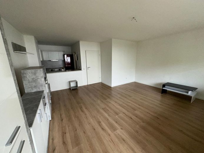2-room apt. in a well-maintained apartment building & car parking space – Photo 1