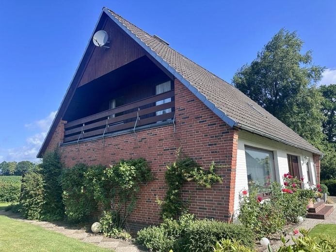 Ihr neues Zuhause: Großzügiges Einfamilienhaus mit Wiesenblick in Tellingstedt – Bild 1