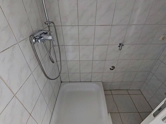 Bien distribuido apartamento de 3 habitaciones con BALCÓN y cocina equipada – Ansicht I: Bad