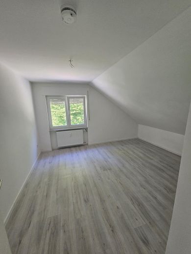Großzügige 4,5-Zimmer-Wohnung in ruhiger Naturlage – Igelsbach – Zimmer 1