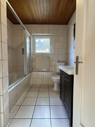 ZENTRUMSNAH! 1. OG Wohnung ETW in saniertem MFH – Bad