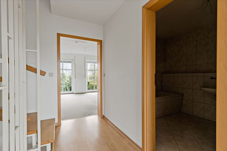 Charmantes Reihenmittelhaus mit viel Platz, Keller und Garten in gefragter Lage von Zwintschöna – Flur 1.OG