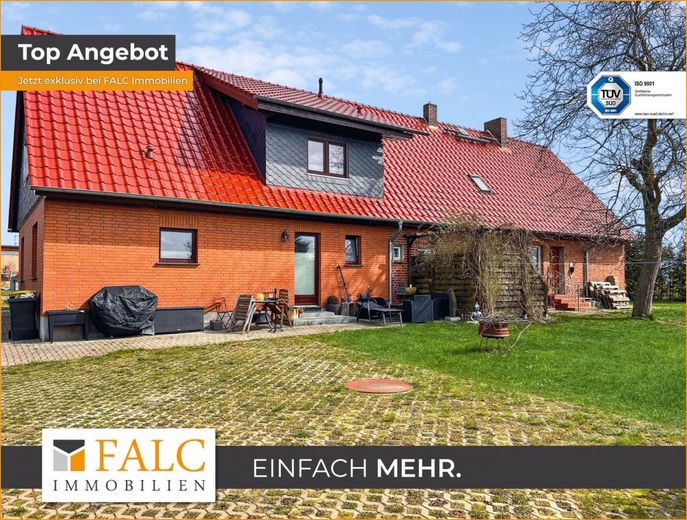 ***Zweifamilienhaus in ruhiger Ortslage*** – Titelbild