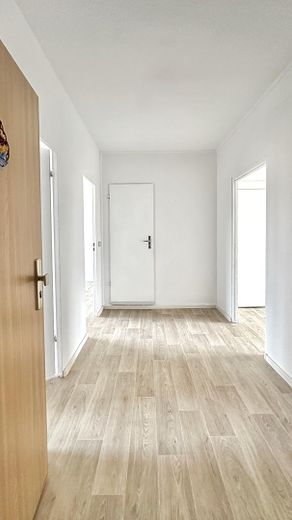 Helle 3-Zimmer-Wohnung am Waldrand – Flur