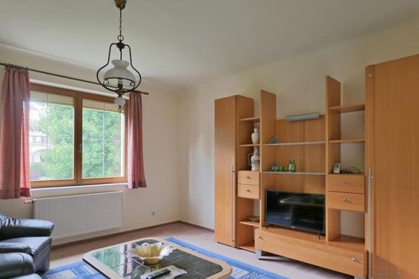 (EF1055_M) Dresden: Blasewitz, Waldpark ile Elbe arasında balkonlu, mobilyalı 2 odalı daire