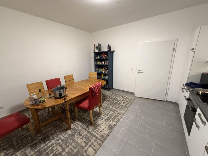 WG-Zimmer in 3er-WG mit Küche, zwei Bädern und Terrasse – Photo 4