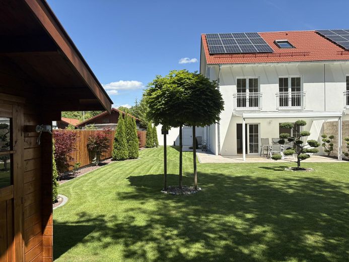 Exklusive Plus-Energie-Doppelhaushälfte in einzigartiger Waldrandlage – Doppelhaushälfte 