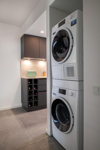 Ihr neues Zuhause zwischen Mitte und Kreuzberg – Hochwertig modernisiert in begehrter Lage – Für saubere Wäsche ist gesorgt