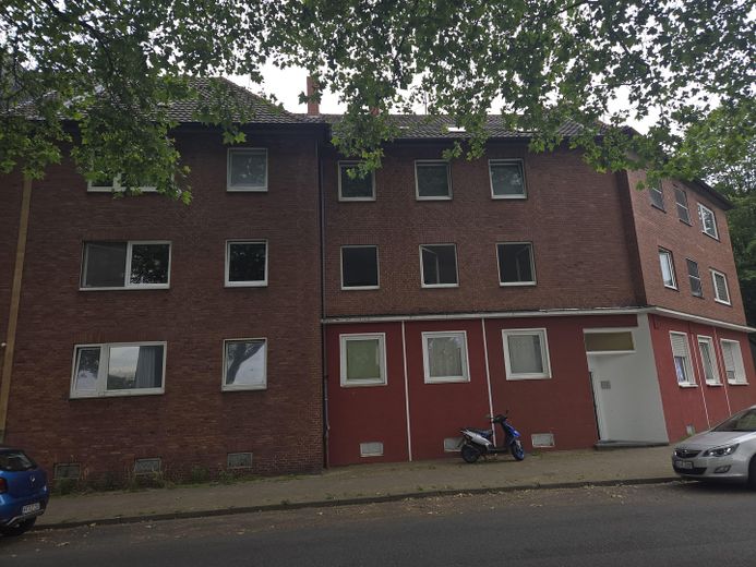 ¡Sin comisión y sin gastos adicionales! Edificio de viviendas plurifamiliar en Bochum – Hausseite
