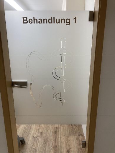Eingang Behandlungszimmer 1