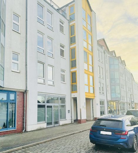 Apartamento de 1 habitación con terraza y cocina equipada en el centro de Cottbus – Ansicht Straßenfront
