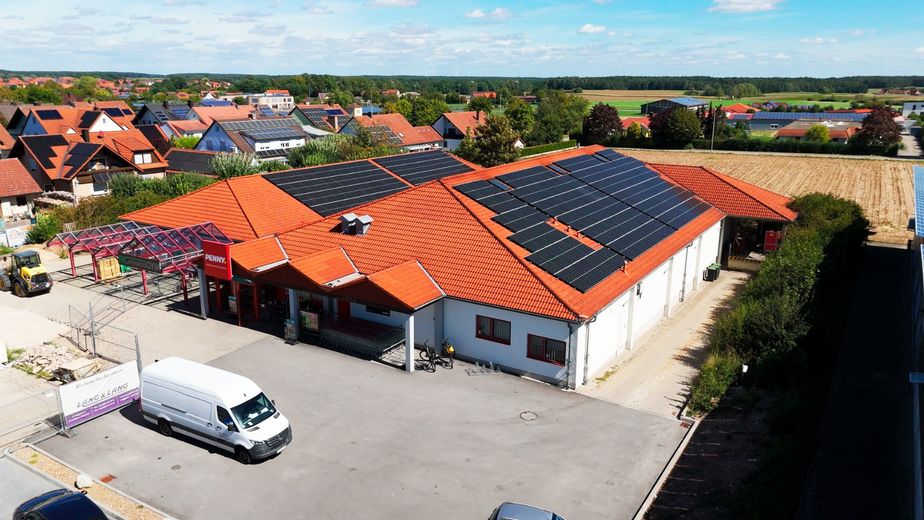 800 - 1000 m² Gewerbefläche mit großem Parkplatz neben Fitnessstudio und Neubau Penny Markt – Fassade & Anlieferung Bauphase