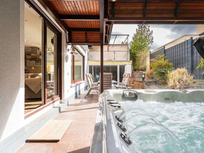 Großzügiges EFH nahe Frankfurt | 10 Zimmer, Garten, Kamin, ideal für Familien & Expats – Foto 1