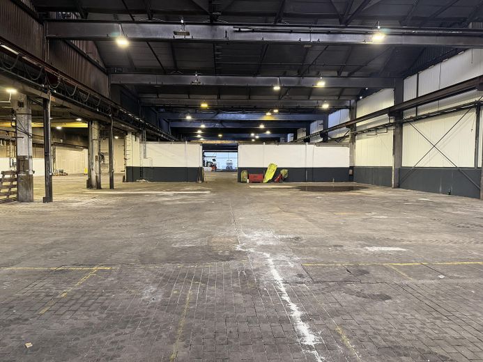 900-3.000 ㎡ Industriehallen ab 3,80/㎡ zur flexiblen Nutzung – Foto 1