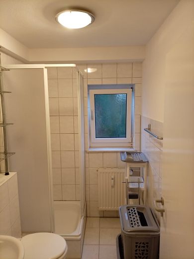 Frisch saniertes, möbliertes Appartement inkl. TG Stellplatz – Bad