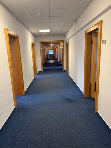 Moderne Bürofläche - 375 m² - 14 Räume - zentral - klimatisiert – Flur