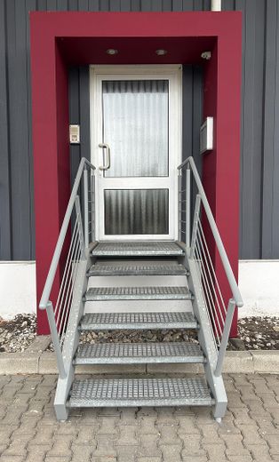 Superfici ufficio flessibili con capannone di stoccaggio e aree sociali a Gelsenkirchen-Erle – Separater Eingang Bürobereich
