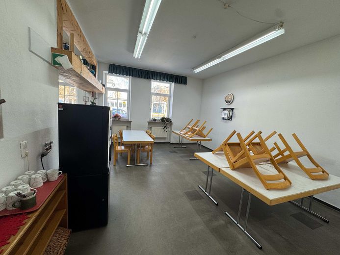 Großzügige Gewerbehalle für Lager, Produktion, Gewerbe – Kantine