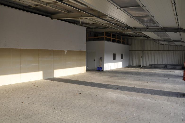 Gewerbeobjekt/Halle mit Büro und Stellplätzen zentral gelegen in Wismar-Westhafen – 12 Halle Innenansicht
