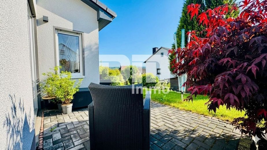Sanierter Zweigenerationen-Traum mit Pooloase und autarker Zukunftsvorsorge – Terrassenbereich 2