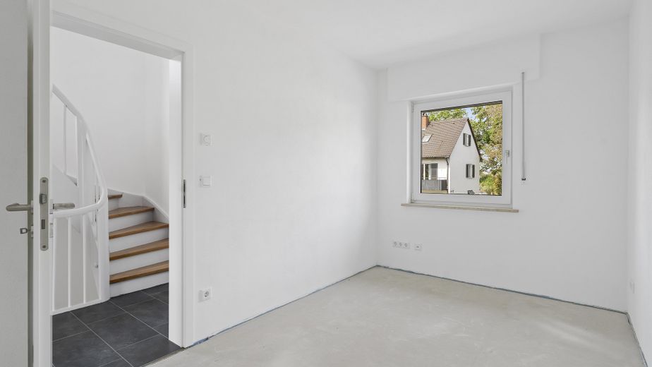 Ingolstadt-Nord’da bahçeli, tamamen yenilenmiş sıra evin köşe evi – Kinder-/Arbeitszimmer