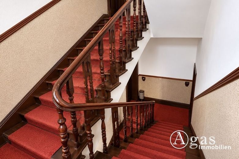 Edificio antiguo elegantemente renovado en el ala lateral - disponible para ocupar en Berlín-Schöneberg – Hausflur