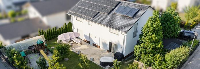 Modernes 217-m²-Familienhaus mit 8 Zimmern, PV-Speicher, Wallbox, Solar & großem Garten