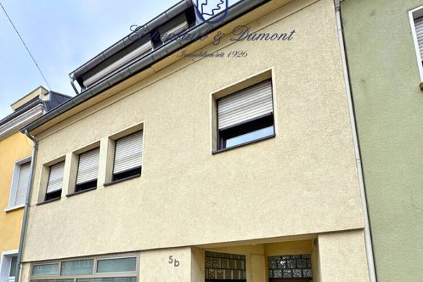 Großzügiges Haus, 410m² Gesamtfläche in ruhiger Seitenstraße von Saarbrücken-West