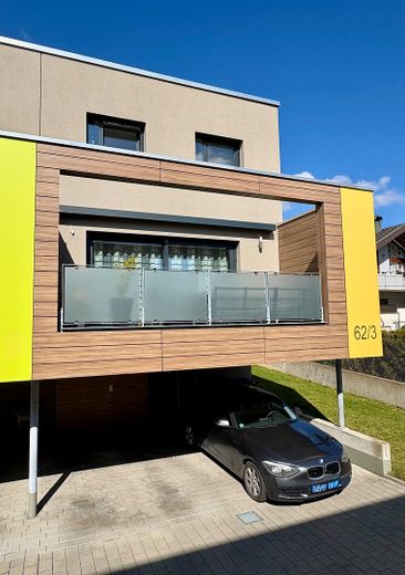 Modernes Reiheneckhaus in familienfreundlicher Lage – Außenansicht
