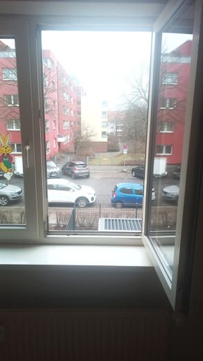 Blick auf die PKW-Stellplätze