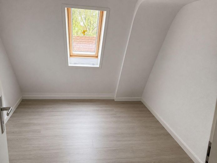 Charmantes Haus mit Garage, Scheune & Garten im Herzen von Dettenheim – Zimmer