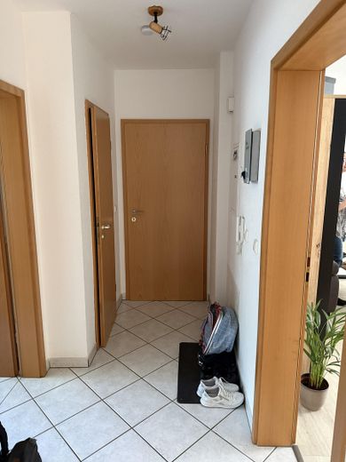 Helle 3-Zimmer-Erdgeschosswohnung mit Terrasse – Flur
