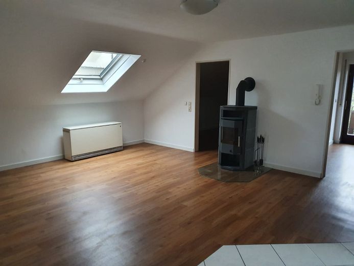 Dachgeschosswohnung Auenwald Lippoldsweiler 4-Zimmer – Wohnen / Essen 