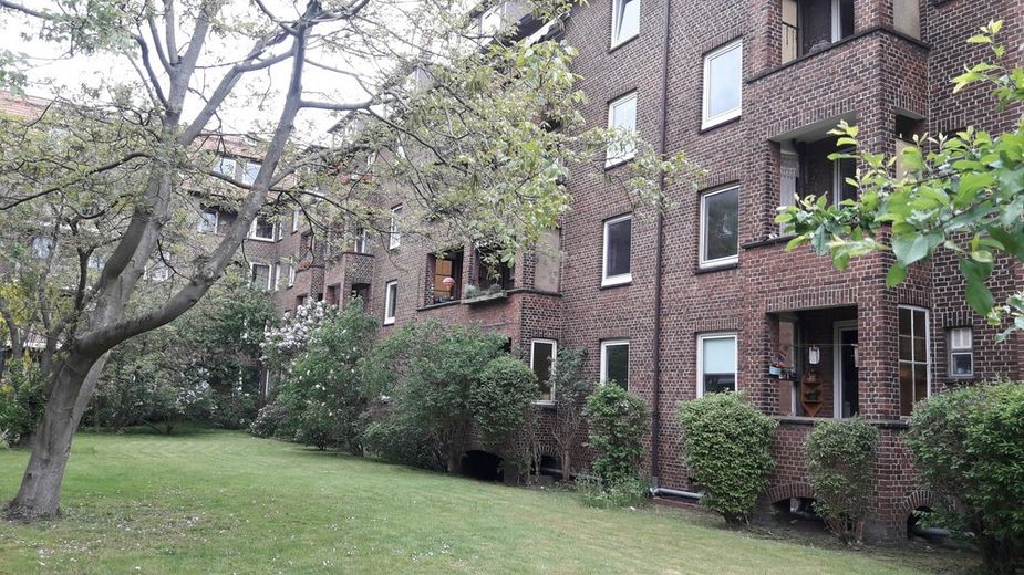 Suitable for a shared flat, 2 balconies(!), quiet side street, good infrastructure – 02-haus-rückansicht 2