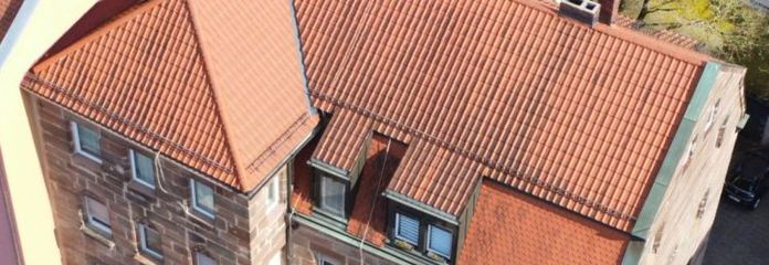 Renditekracher: Historisches Wohn- und Geschäftshaus mit Charme, Garagen und Perspektive