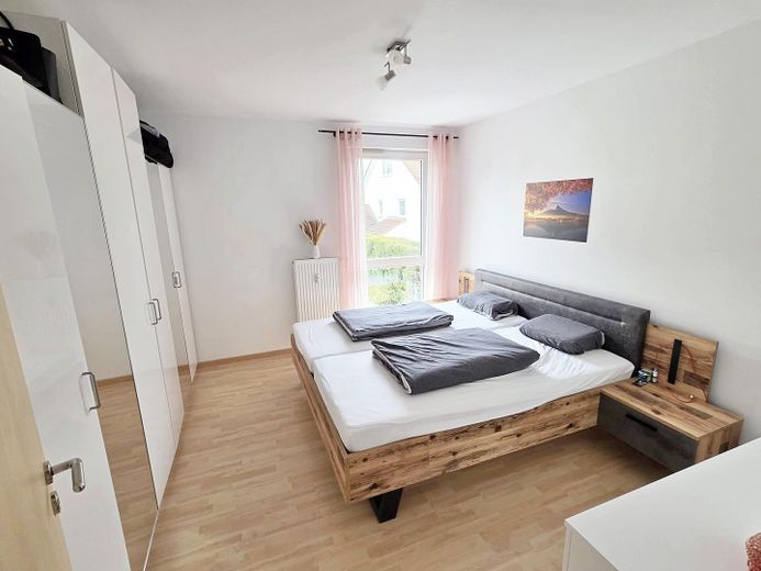 * Sonnig & nwtg. / mit EBK / attr. Grundriss im Münchner Umland mit Blick ins Grün * – Schlafzimmer