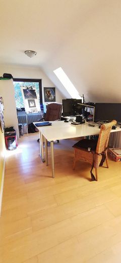Großes Arbeits- /Kinderzimmer