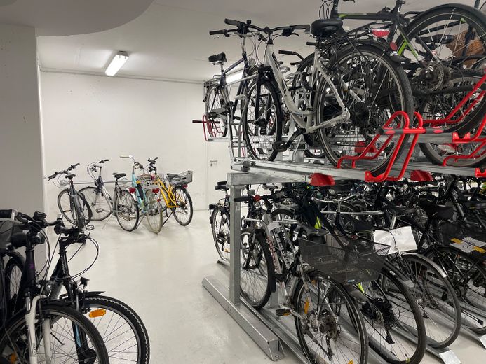 Luxuriöses Apartment an der Spree mit großer Sonnen-Dachterrasse – Fahrradkeller