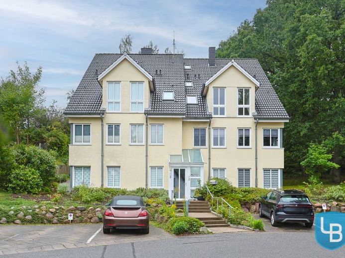 Wohnen auf drei Ebenen – helle Split-Level-Wohnung mit Balkon – Foto 1
