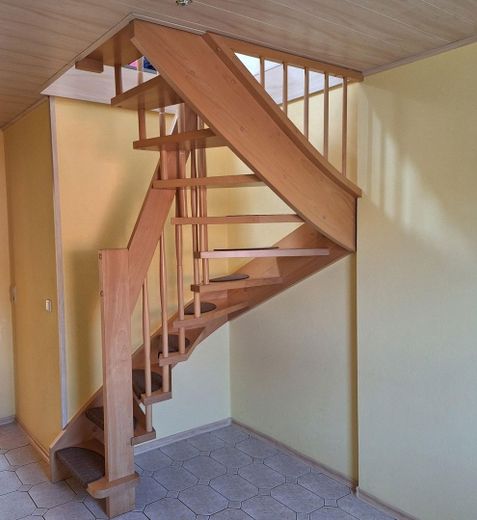 Treppe zum DG Haus 2