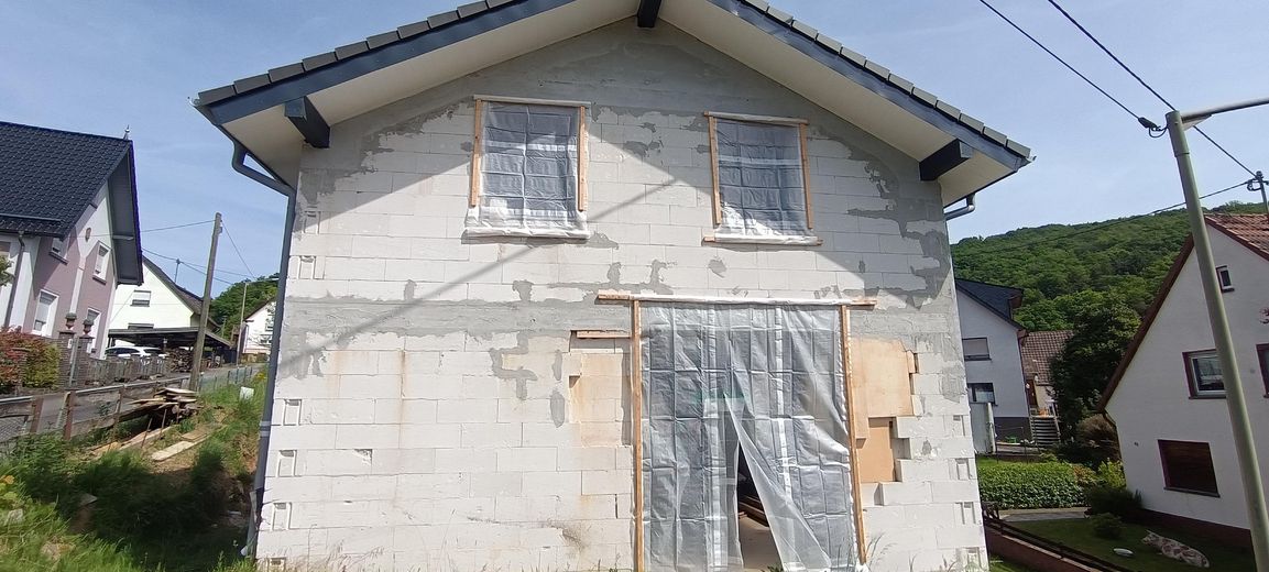 Haus Rohbau Neubau mit Baugenehmigung, Mietkauf möglich – Große Ausgang auf die Terrasse