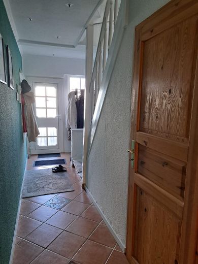 Charmantes Einfamilienhaus in ruhiger zentraler Lage – Flur EG