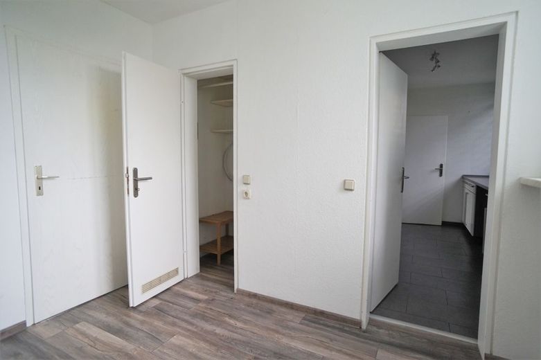 kleines Büro mit Abstellraum
