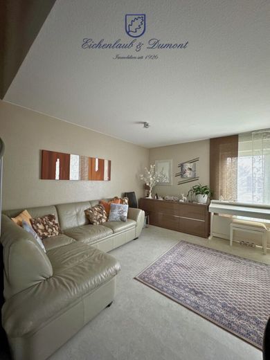 Attraktiv vermietete 3-ZKB Maisonette: Terrasse, Stellplatz, saniert mit neuem Dach und Fenstern – Wohnbereich 1.OG