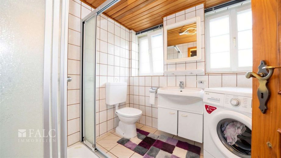 Saniertes Einfamilienhaus mit Platz für die ganze Familie! - FALC Immobilien Heilbronn – Weiteres Badezimmer