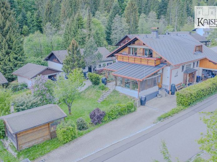 Maison de style Forêt-Noire avec appartement indépendant dans un emplacement ensoleillé – Photo 1