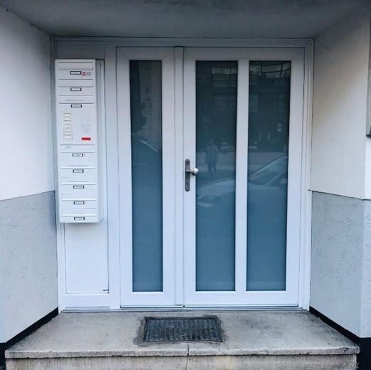 1A Lage- freie Wohnung mit EBK im Vorderen Westen m. Balkon + Garten / 3 ZKB Herkulesstr - Privat – Hauseingangstür