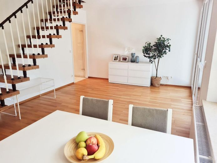 Wymarzone mieszkanie dwupoziomowe w Allach – Wohnzimmer