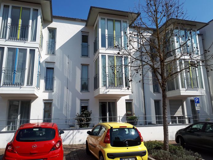 ¡Encantador apartamento pequeño en vivienda tutelada: sin comisión y listo para ocupar! – Hausansicht